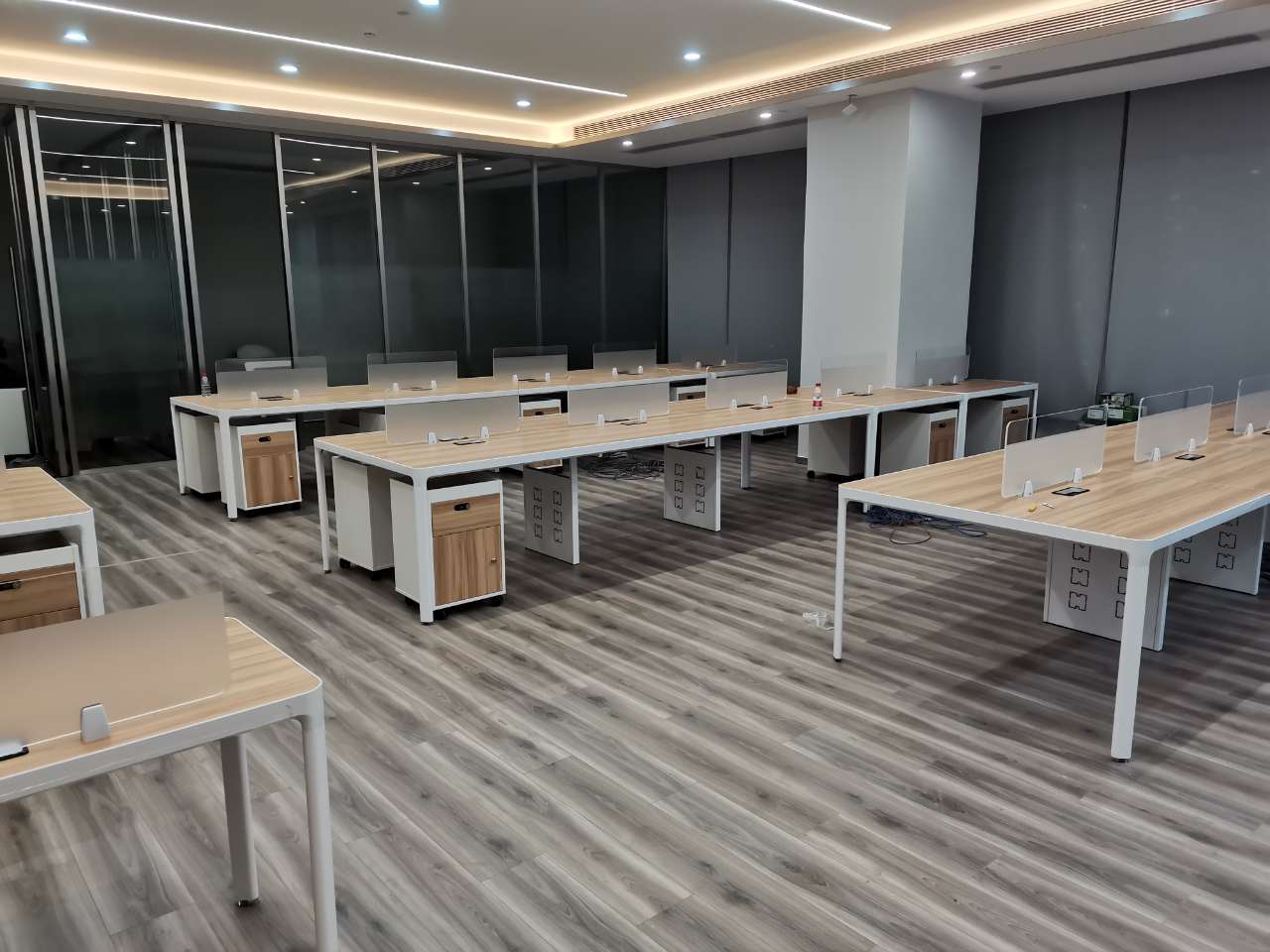 企業(yè)做板式辦公家具有哪些好處？